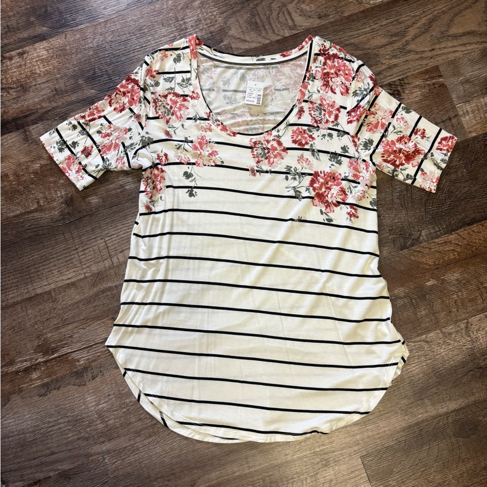 NWT Maurices Floral and Striped Short Sleeve Top Size Medium